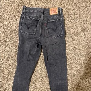 Women’s black Levi’s wedgie skinny
